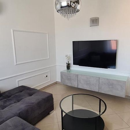 Apartman Moris Malinska Buitenkant foto