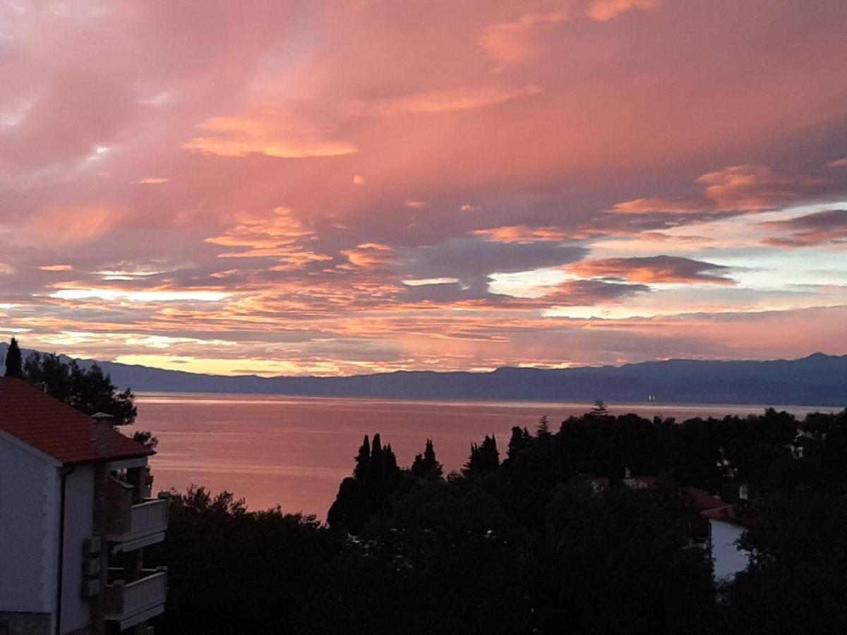 Apartman Moris Malinska Buitenkant foto