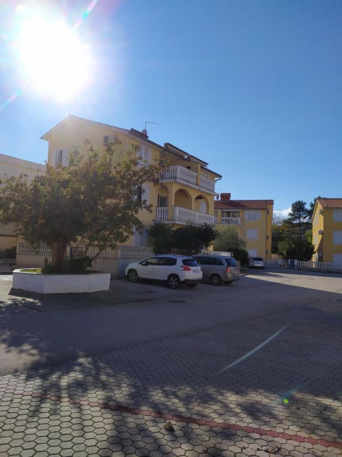 Apartman Moris Malinska Buitenkant foto