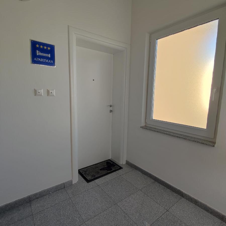 Apartman Moris Malinska Buitenkant foto