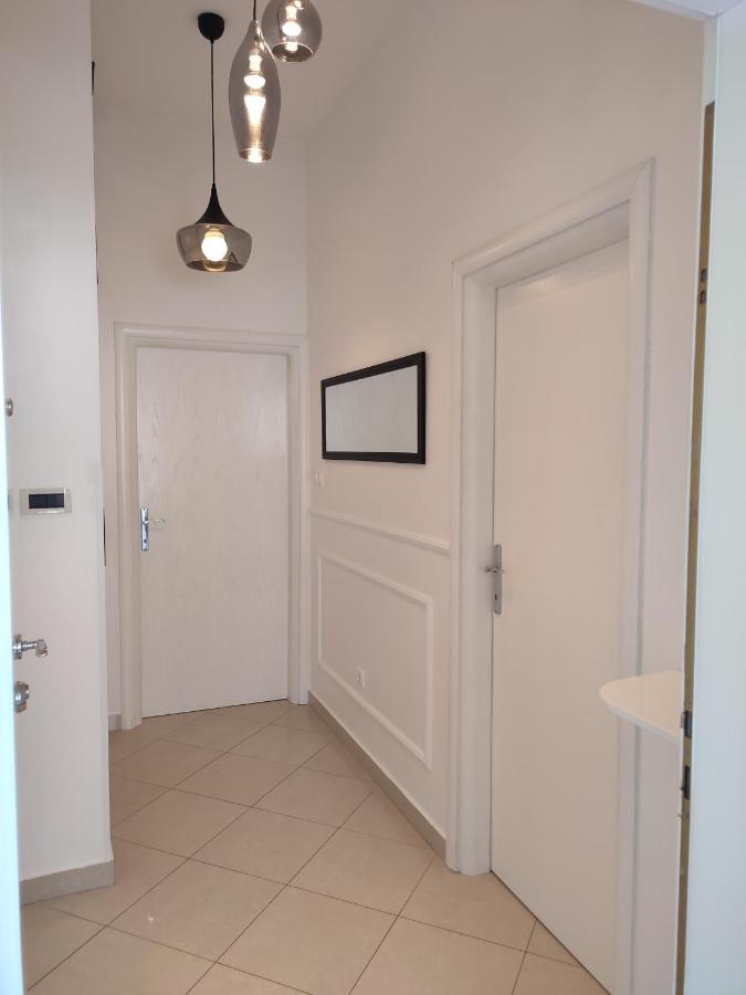 Apartman Moris Malinska Buitenkant foto