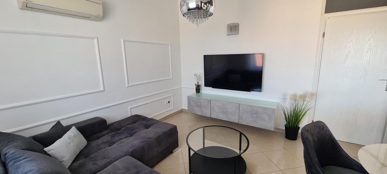 Apartman Moris Malinska Buitenkant foto