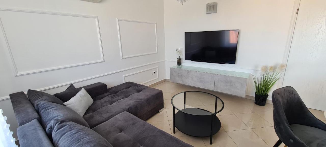 Apartman Moris Malinska Buitenkant foto