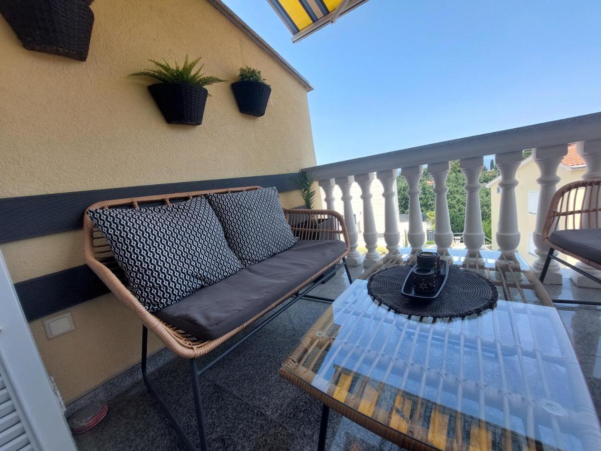 Apartman Moris Malinska Buitenkant foto