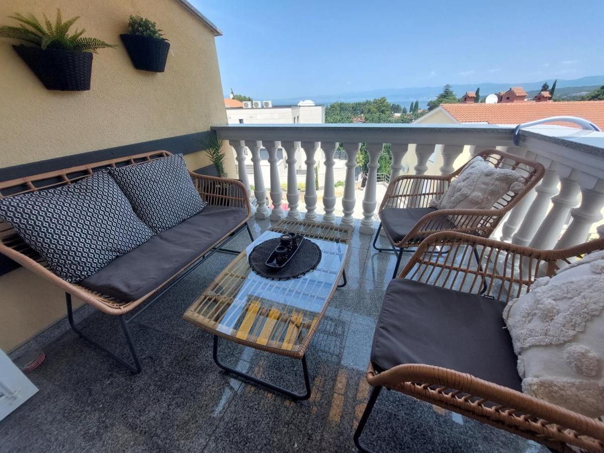 Apartman Moris Malinska Buitenkant foto