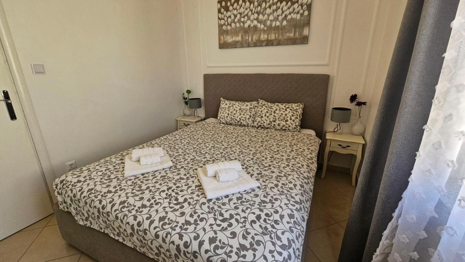 Apartman Moris Malinska Buitenkant foto