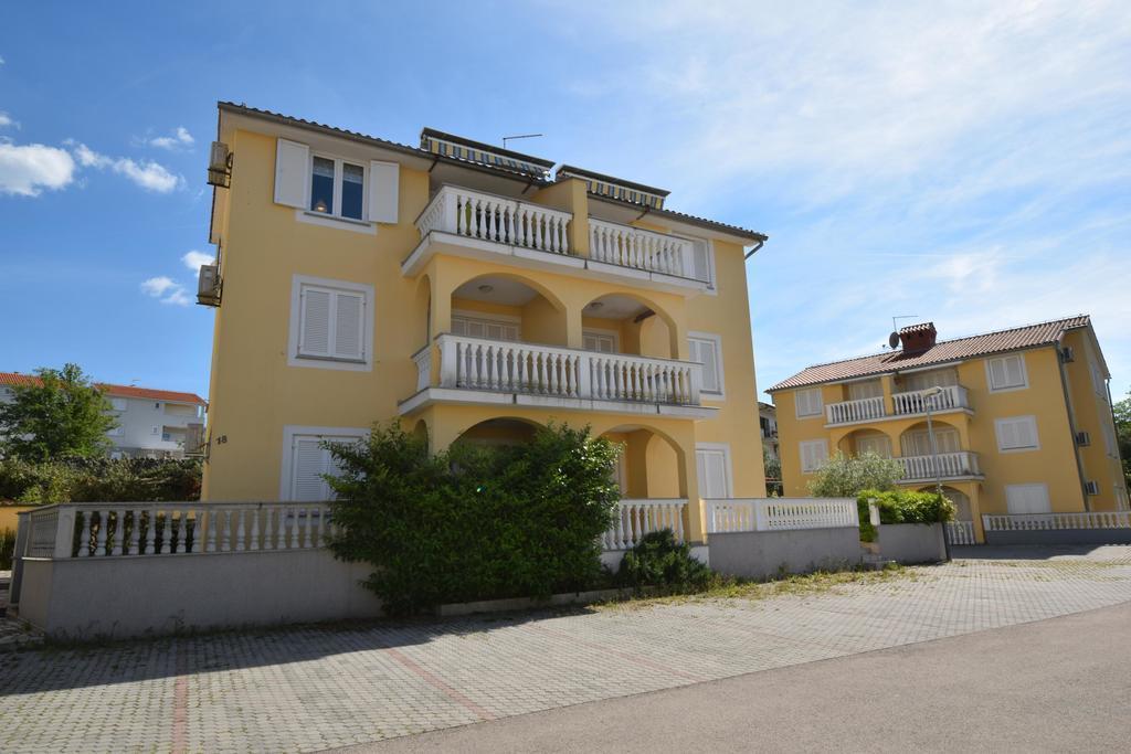 Apartman Moris Malinska Buitenkant foto